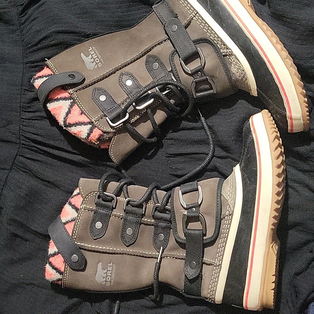 Sorel boots set 6 and 1/2 brown